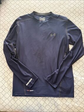Under Armour Men’s Navy Blue Long-Sleeve Performance Tee. Sz Medium